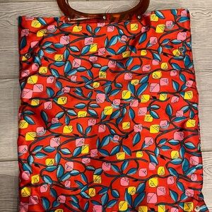 1970s Lady’s PrideColorful Floral Tote with amber Lucite Handles